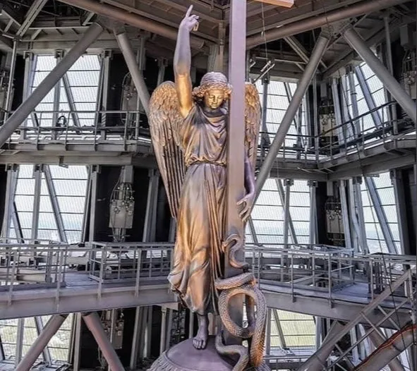 Сколько стоит жить в двух шагах от храма Воскресения Христова?